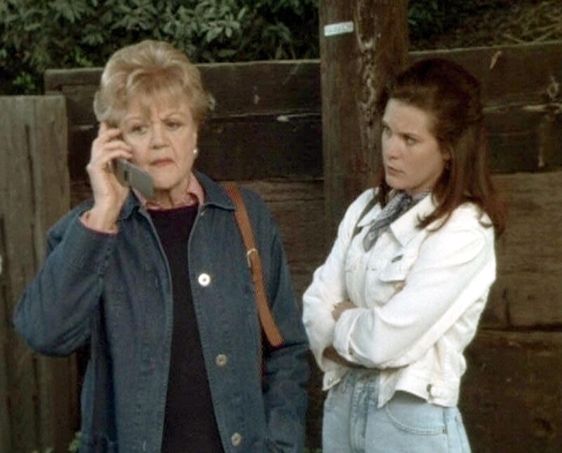 Jessica (Angela Lansbury, li.) bekommt überraschend Besuch von Amy (Cari Shayne), der Nichte ihres alten Bekannten Seth. – Bild: RTLup