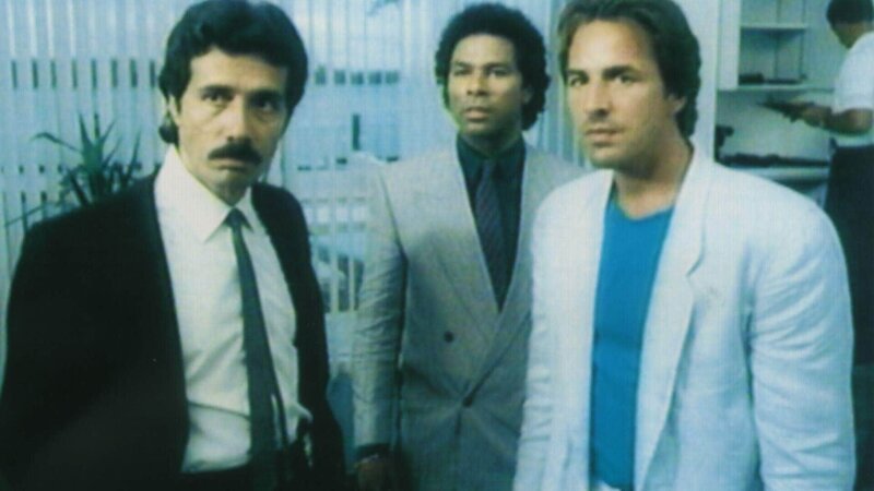 Lt. Castillo, Sonny Crockett und Ricardo Tubbs suchen nach den Mördern von zwei Polizisten. – Bild: RTL
