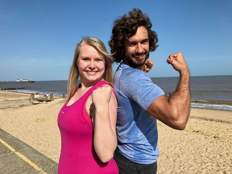 Joe Wicks (r.) – Bild: Full Fat Television Lizenzbild frei
