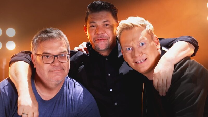 V.l.: Elton, Tim Mälzer und Knossi – Bild: RTL /​ Folge 02_002