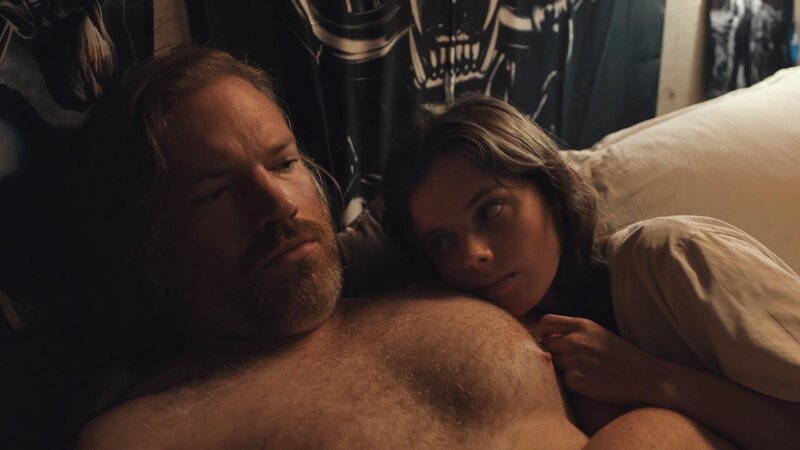 Guillaume Vittoz (Vincent Deniard, l.); Solange (Louisiane Gouverneur, r.) – Bild: Pierrot Le Fou Lizenzbild frei Guillaume Vittoz (Vincent Deniard, l.); Solange (Louisiane Gouverneur, r.) – Bild: Pierrot Le Fou Lizenzbild frei