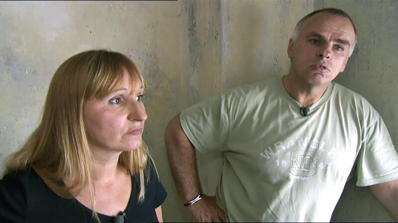 Andreas und Bianca wollen zusammenziehen und machen sich auf die Suche nach einem Schnäppchenhaus. – Bild: RTLZWEI
