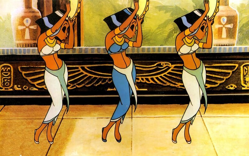 Drei schöne Ägypterinnen lenken die Herren beim Erbauen des prunkvollen Gebäudes ab. – Bild: DISNEY