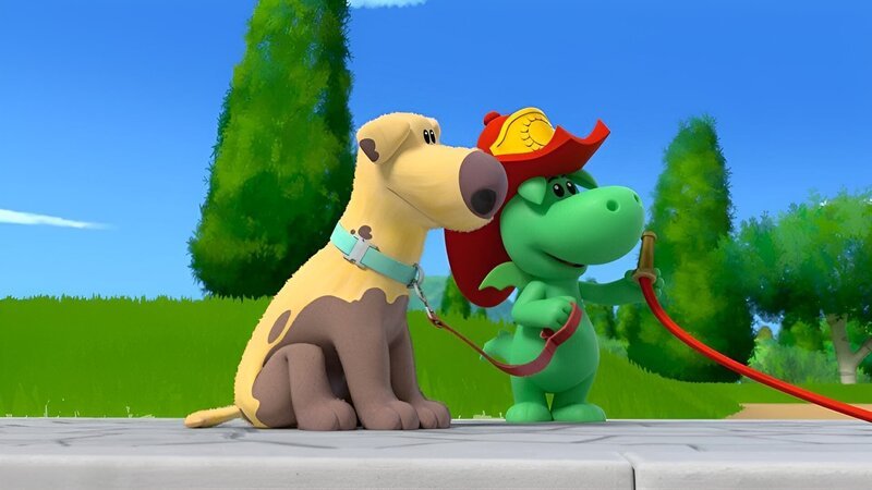 Will Grisu den verschmutzten Hund Dinki etwa mit dem Feuerwehrschlauch abspritzen? – Bild: ZDF/​2023 MONDO TV Group/​Pagot/​Calidra/​T2T/​ZDFS