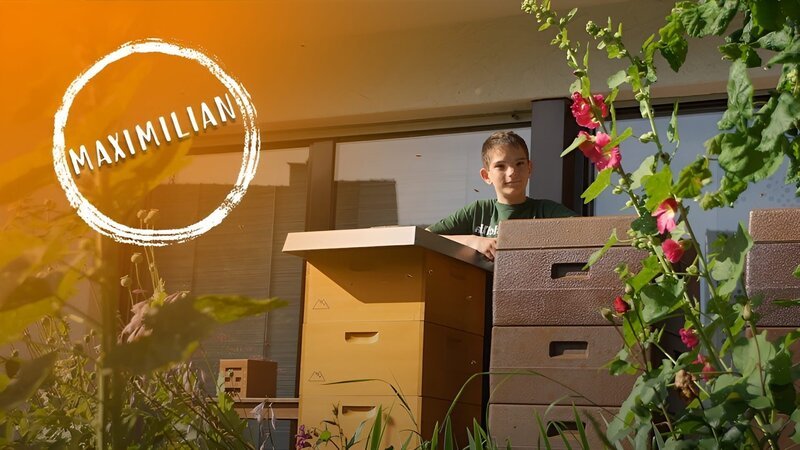 Maximilian und seine Bienen – Teaser – Bild: KiKA/​Matthias Eder