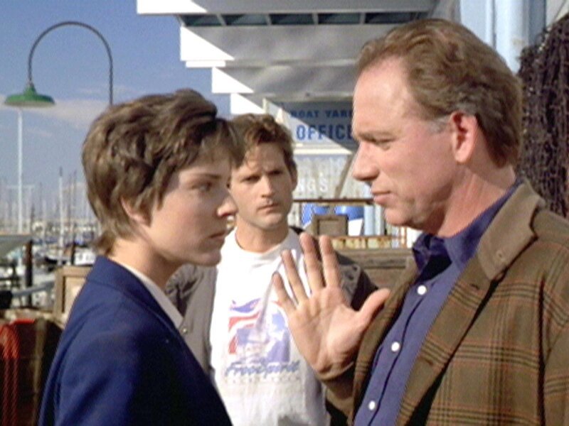 Anne (Andrea Parker) und ihr ehemaliger Geliebter Kyle (John Getz) geraten wegen der Regatta aneinander. – Bild: RTLup