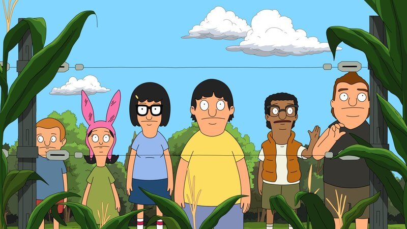 Gene (3.v.r.) erfährt, dass in der Nähe eine seltsame Kreatur leben soll und macht sich zusammen mit Rudy (l.), Louise (2.v.l.), Tina (3.v.l.), Darryl (2.v.r.) und Zeke (r.) auf die Jagd … – Bild: 2015 Fox and its related entities. All rights reserved. Lizenzbild frei