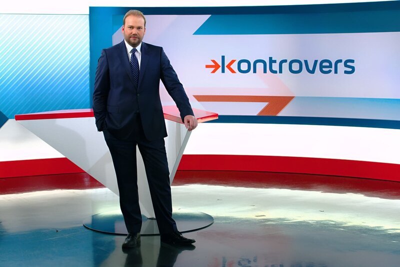 Moderator Andreas Bachmann. – Bild: BR/​Felix Kirschner