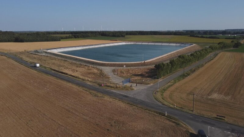 Das Wasserreservoir in Mauzé-sur-le-Mignon – Bild: Curiosity Channel Das Wasserreservoir in Mauzé-sur-le-Mignon – Bild: Curiosity Channel