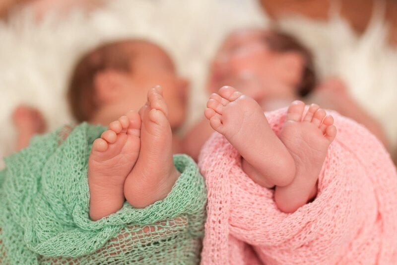Twin Baby Feet – Bild: shutterstock