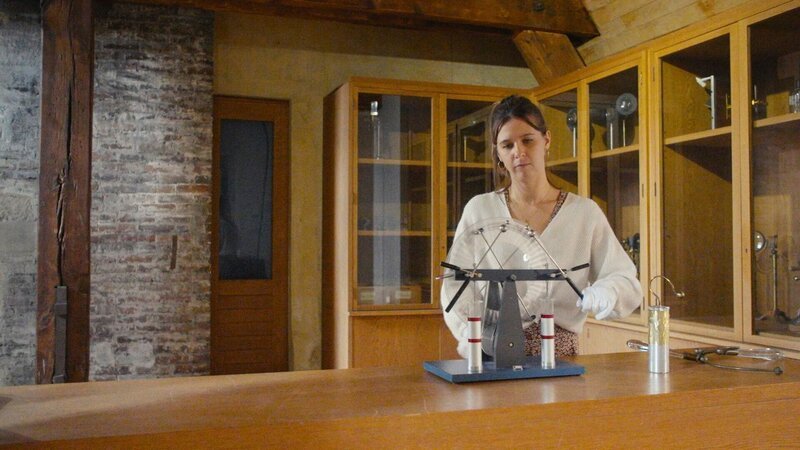 Ein Wissenschaftler führt ein Experiment durch – Bild: zdf /​ © THE HISTORY CHANNEL /​ ZDF