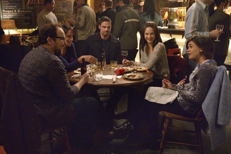 Ist die Auseinandersetzung mit Liam wirklich vorbei? (v.l.n.r.) JT (Austin Basis), Tess (Nina Lisandrello), Vincent (Jay Ryan), Cat (Kristin Kreuk) und Heather (Nicole Gale Anderson) … – Bild: The CW Network, LLC. /​ Ben Mark Holzberg