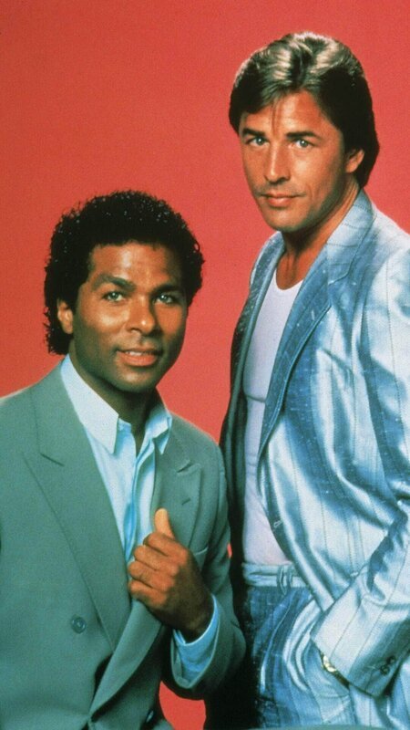 Sonny Crockett (Don Johnson, re.) und Ricardo Tubbs (Philip Michael Thomas). – Bild: MG RTL D