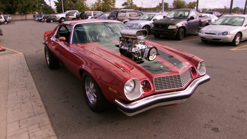 Die Kunden geben sich im „American Jewelry and Loan“ die Klinke in die Hand, und mitunter artet das Pfandleihgeschäft in Detroit in puren Stress aus. Denn so mancher Kunde, der für sein Eigentum weniger Geld bekommt als gedacht, flippt im Laden total aus. Trotzdem ist es am Ende nicht das Daily Business, sondern die eigene Familie, die Les Gold den letzten Nerv raubt. Deshalb schiebt der Pawn-Shop-Besitzer den Launen seiner Tochter Ashley zum Auftakt der neuen Staffel einen Riegel vor und setzt ihr in der Schmuckabteilung eine neue Mitarbeiterin vor die Nase. – Bild: TLC (DEUT)