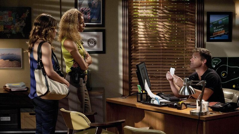 v.li. Callie Cargill (Kiele Sanchez), Colleen Manus (Michelle Hurd) und Jim Longworth (Matt Passmore) – Bild: TVNOW