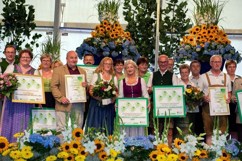 Siegerehrung. – Bild: ORF/​Blumenschmuckbewerb Die Flora/​Rene Strasser