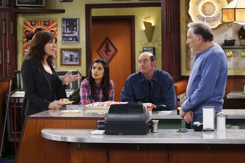 (v.l.n.r.) Randy DeLuca; Sofia; Carl „Tush“ Tushinski; Arthur Przybyszewski – Bild: CBS Broadcasting, Inc.