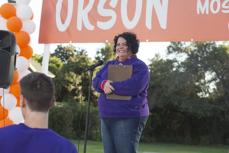 Nancy (Jen Ray) – Bild: HBOH