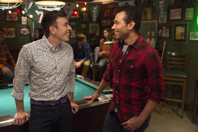 L-R: Brad Botting (Brock Ciarlelli) und Luke (Corbin Bleu) – Bild: HBOH