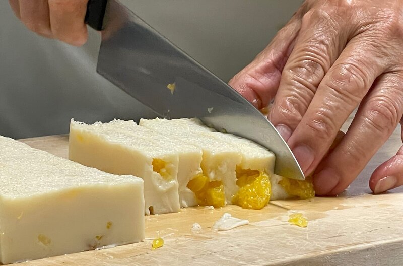 Der Mönch Genbou Nishikawa bereitet Shojin Ryori vor. – Bild: Niloufar Taghizadeh