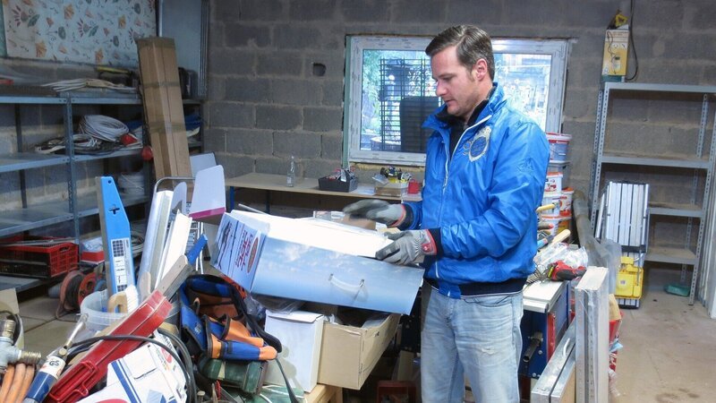 Trödelexperte Andreas Bierschock mistet aus – Bild: RTL II