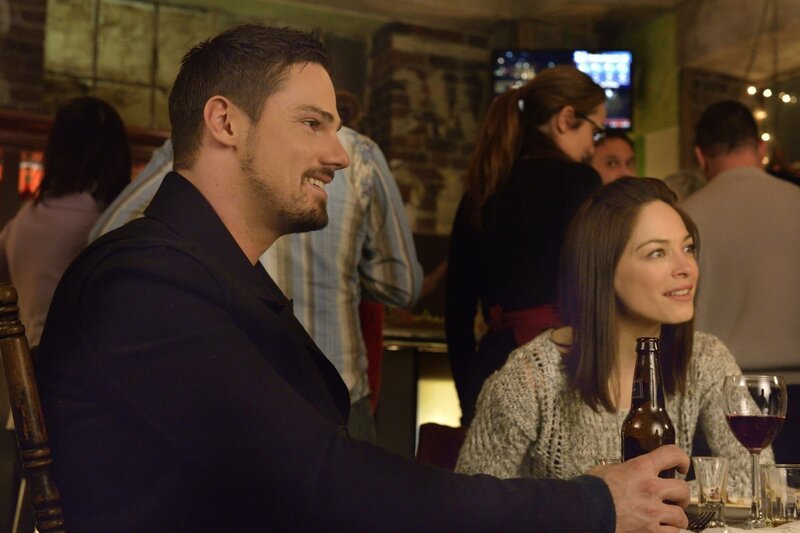 Werden härter als jemals zuvor auf die Probe gestellt: Cat (Kristin Kreuk, r.) und Vincent (Jay Ryan, l.) … – Bild: The CW Network, LLC. /​ Ben Mark Holzberg
