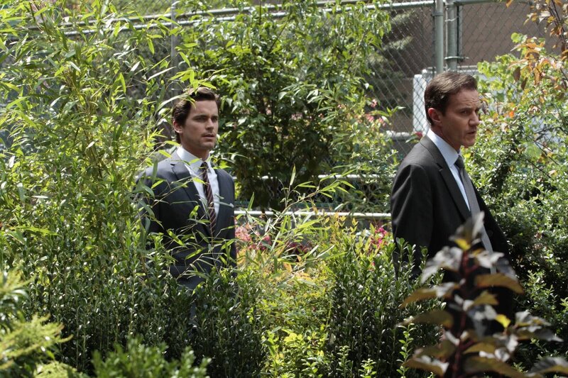 L-R: Neal Caffrey (Matthew Bomer) und Peter Burke (Tim DeKay) – Bild: USA Network /​ David Giesbrecht/​USA Network /​ Episodic /​ 2013 USA Network Media, LLC