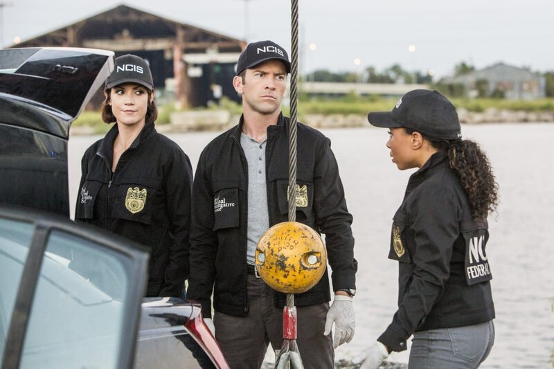 Als ein Spenderherz kurz vor der geplanten Transplantation gestohlen wird, beginnt für Brody (Zoe McLellan, l.), LaSalle (Lucas Black, m.) und Percy (Shalita Grant, r.) ein Wettlauf um Leben und Tod. – Bild: CBS Broadcasting, Inc.