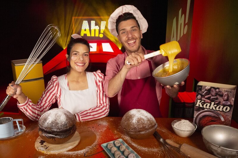 Tarkan und Clarissa beschäftigen sich dieses Mal mit dem Thema „Alles rund“. – Bild: WDR/​Thorsten Schneider