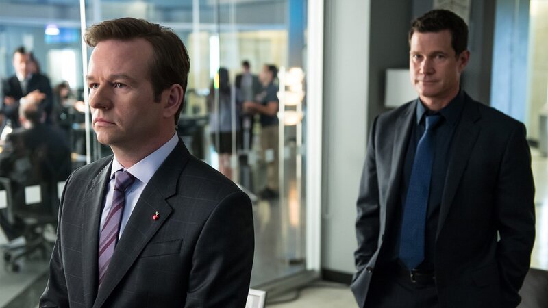 Eliot Delson (Dallas Roberts, l.) und Al Burns (Dylan Walsh, r.) – Bild: AXN Black