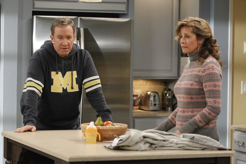 Die Baxters wurden nicht zu der Party ihrer Nachbarn eingeladen. Vanessa (Nancy Travis, r.) findet heraus, dass Mikes (Tim Allen, l.) Verhalten bei der letzten Party dafür verantwortlich ist. Wird er das wieder gerade biegen können? – Bild: American Broadcasting Companies
