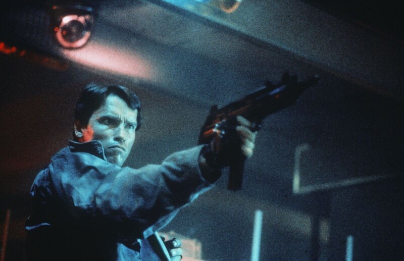 „Hasta la Vista, Baby“ – Der Terminator (Arnold Schwarzenegger) fackelt nicht lange. – Bild: ProSieben Media AG