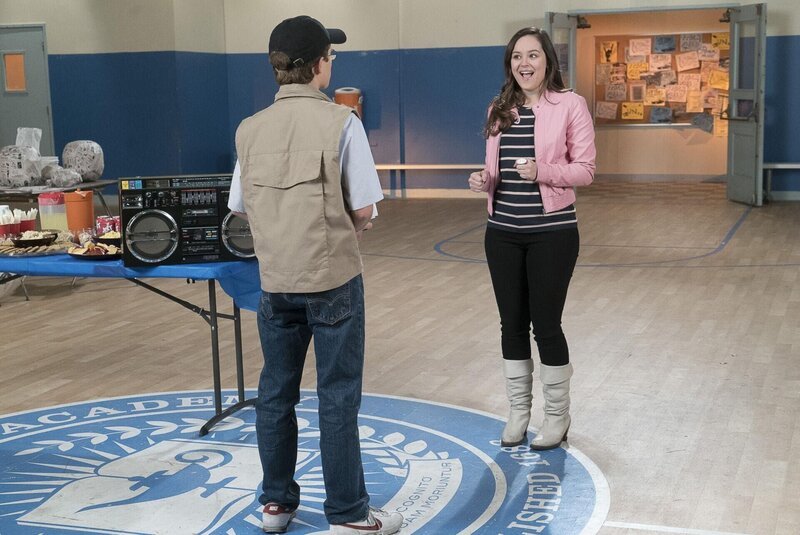 Adam Goldberg (Sean Giambrone, l.); ); Erica Goldberg (Hayley Orrantia, r.) – Bild: Sony Pictures Television Inc.
