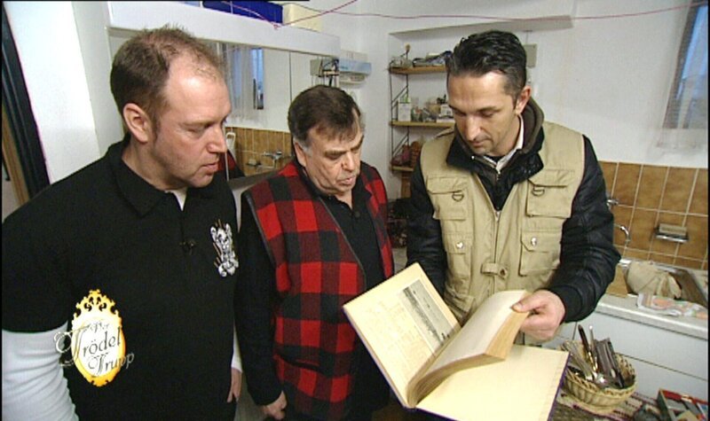 Gerd (67) als Flohmarkthändler, sein Sohn Andreas ruft Mauro zur Hilfe. – Bild: RTL II