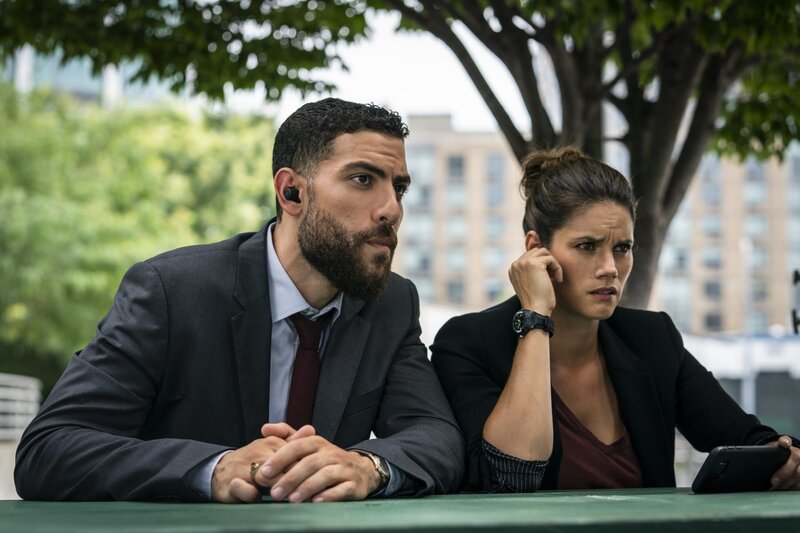 Omar Adom Zidan (Zeeko Zaki, l.); Maggie Bell (Missy Peregrym, r.) – Bild: 2018 CBS Broadcasting, Inc. All Rights Reserved /​ Michael Parmelee Lizenzbild frei