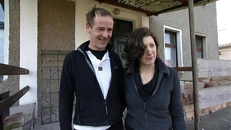 Jürgen und Gretel haben schon einiges geschafft. Der Flur und das Tonstudio sind fertig. Doch Gretel fehlt zum völligen Glück in ihrem Schnäppchenhaus noch ein schöner Eingangsbereich. – Bild: rtl 2