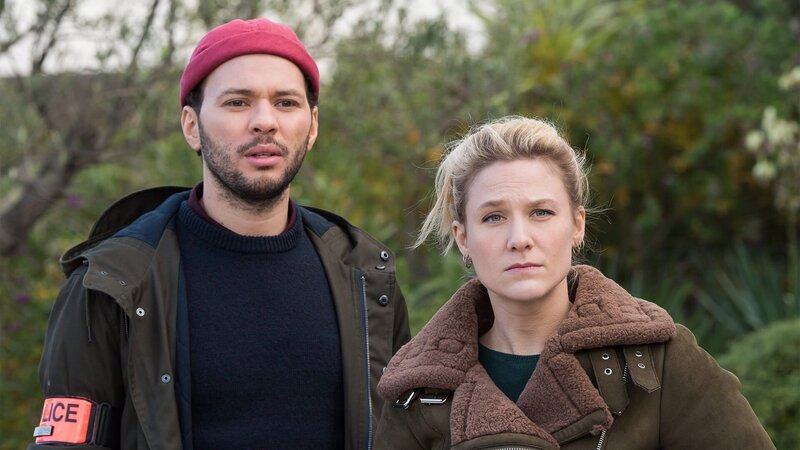 Mehdi Badhou (Ali Marhyar) und Valentine Atger (Yeelem Jappain) – Bild: AXN White