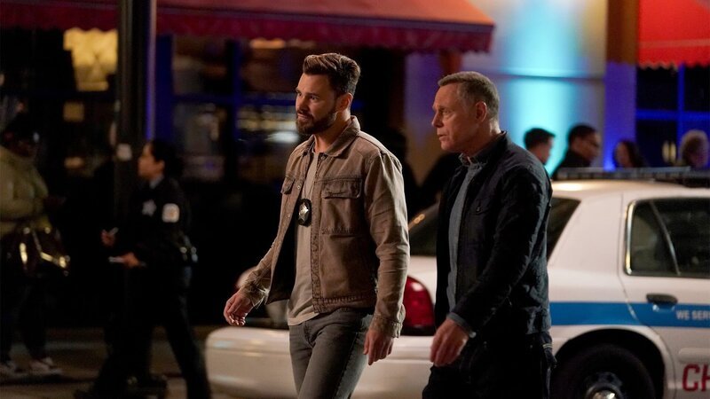 Adam Ruzek (Patrick John Flueger, l.) und Hank Voight (Jason Beghe, r.) – Bild: AXN
