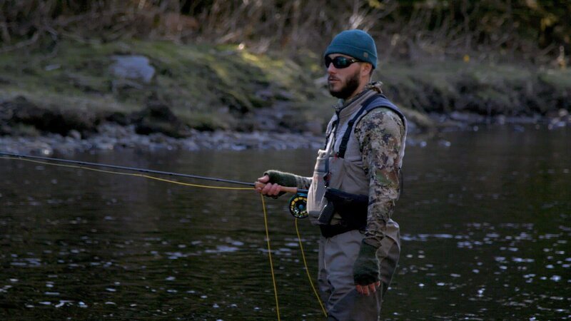 RJ Miller beim Fischen. (National Geographic für Disney) – Bild: National Geographic for Disney /​ Disney