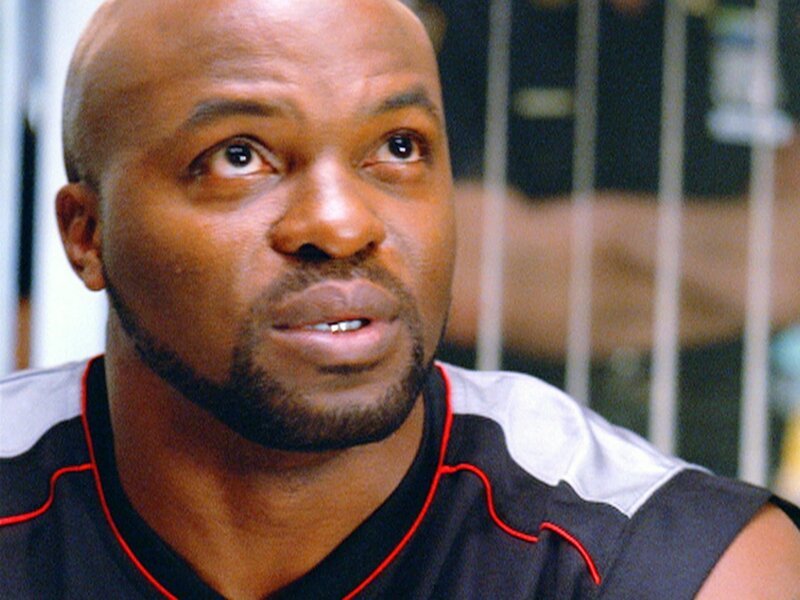 Gorro (Evan Parke) ist Rausschmeißer in einer Bar. Er ist dafür bekannt, gewalttätig zu sein. Doch dieses Mal beteuert er seine Unschuld! – Bild: VOX