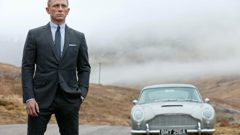 Nachdem M16-Agent James Bond „007“ (Daniel Craig) nach seinem letzten Auftrag untergetaucht war, kehrt er nun zurück, um die Rachepläne des Cyberterroristen Raoul Silva an seiner Vorgesetzten M zu vereiteln. – Bild: TVNOW / Danjaq, LLC, United Artists Corporation, Columbia Pictures Industries, Inc. Nachdem M16-Agent James Bond „007“ (Daniel Craig) nach seinem letzten Auftrag untergetaucht war, kehrt er nun zurück, um die Rachepläne des Cyberterroristen Raoul Silva an seiner Vorgesetzten M zu vereiteln. – Bild: TVNOW / Danjaq, LLC, United Artists Corporation, Columbia Pictures Industries, Inc.