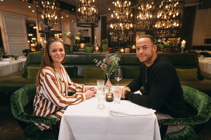 L-R: Pauline und Andrej – Bild: Markus Braumann /​ Discovery +