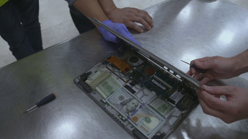 Customs officers found hidden money – Bild: Discovery Communications