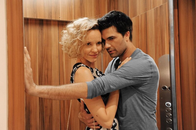 Natascha (Melanie Wiegmann, l.); Konstantin (Moritz Tittel, r.) – Bild: ARD /​ Ann Paur