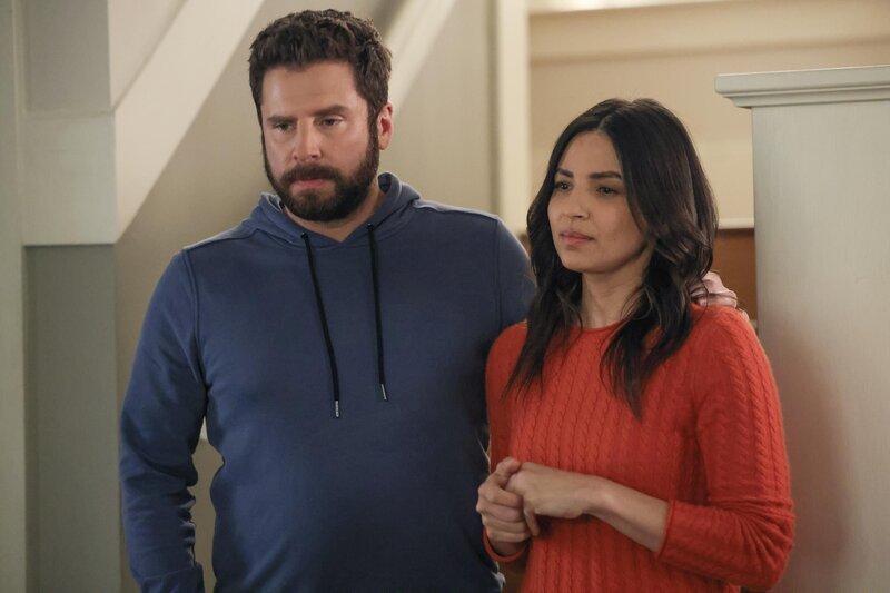 Gary Mendez (James Roday Rodriguez, l.); Darcy Cooper (Florence Lima, r.) – Bild: American Broadcasting Companies, Inc.