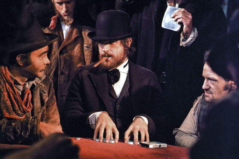 McCabe & Mrs. Miller Warrren Beatty als McCabe (Mitte). SRF/Warner Bros. – Bild: SRF1 McCabe & Mrs. Miller Warrren Beatty als McCabe (Mitte). SRF/Warner Bros. – Bild: SRF1