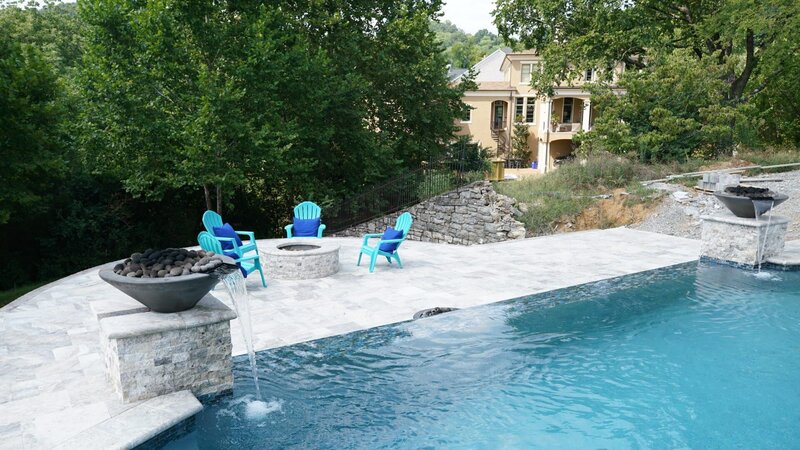 The Gillig family is looking forward to all the memories they will be make in their own backyard as seen on Pool Kings. AFTER 5 (exterior, after) – Bild: Scripps