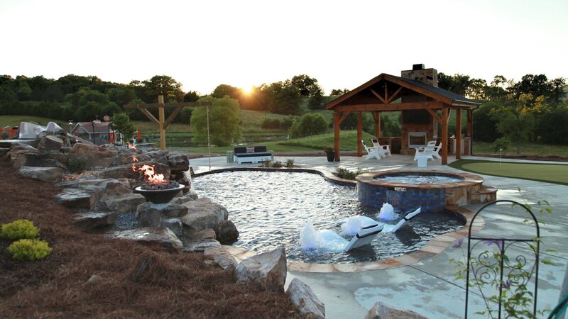 Peek Pools and Spas has completely transformed this backyard into the Paxson Family’s dream as seen on Pool Kings. AFTER 3 (exterior, after) – Bild: Scripps. /​ Focus (Scripps)