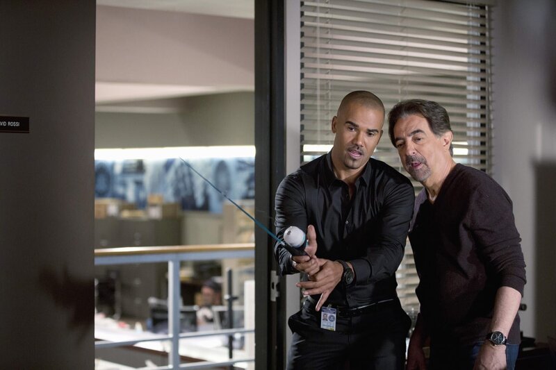 Ein neuer Fall wartet auf Derek (Shemar Moore, l.) und Rossi (Joe Mantegna, r.) … – Bild: ABC /​ Cliff Lipson