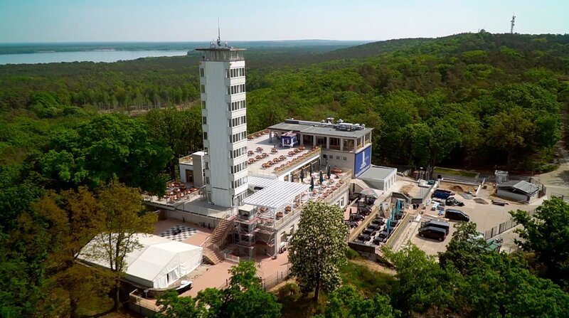 Die schönsten Aussichtspunkte Berlins. Ein Stadtspaziergang vom Müggelturm (Foto) in Köpenick zum Juliusturm in Spandau, vom Fernsehturm in Mitte zum Fliegeberg in Lichterfelde. Doch welcher Blick auf die Stadt ist der beste? – Bild: rbb /​ ZDF und rbb